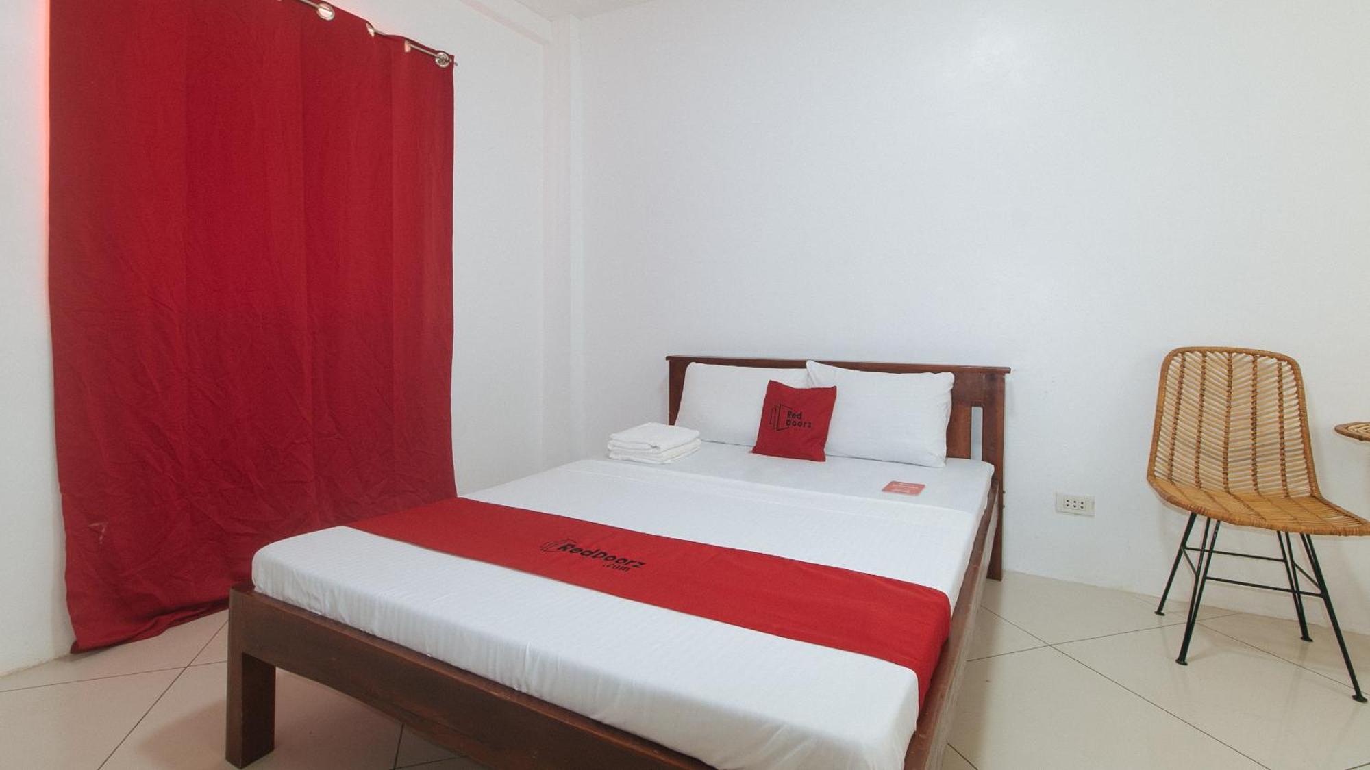 Reddoorz At Fat J Apartelle Mactan Cebu Екстериор снимка