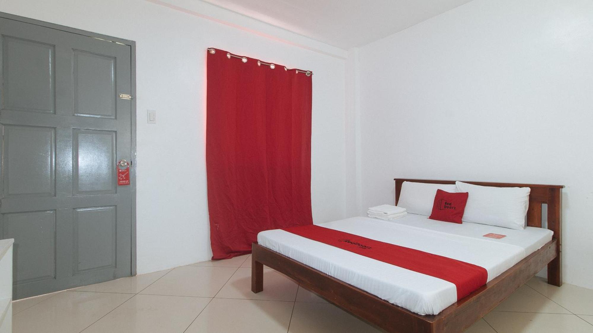 Reddoorz At Fat J Apartelle Mactan Cebu Екстериор снимка