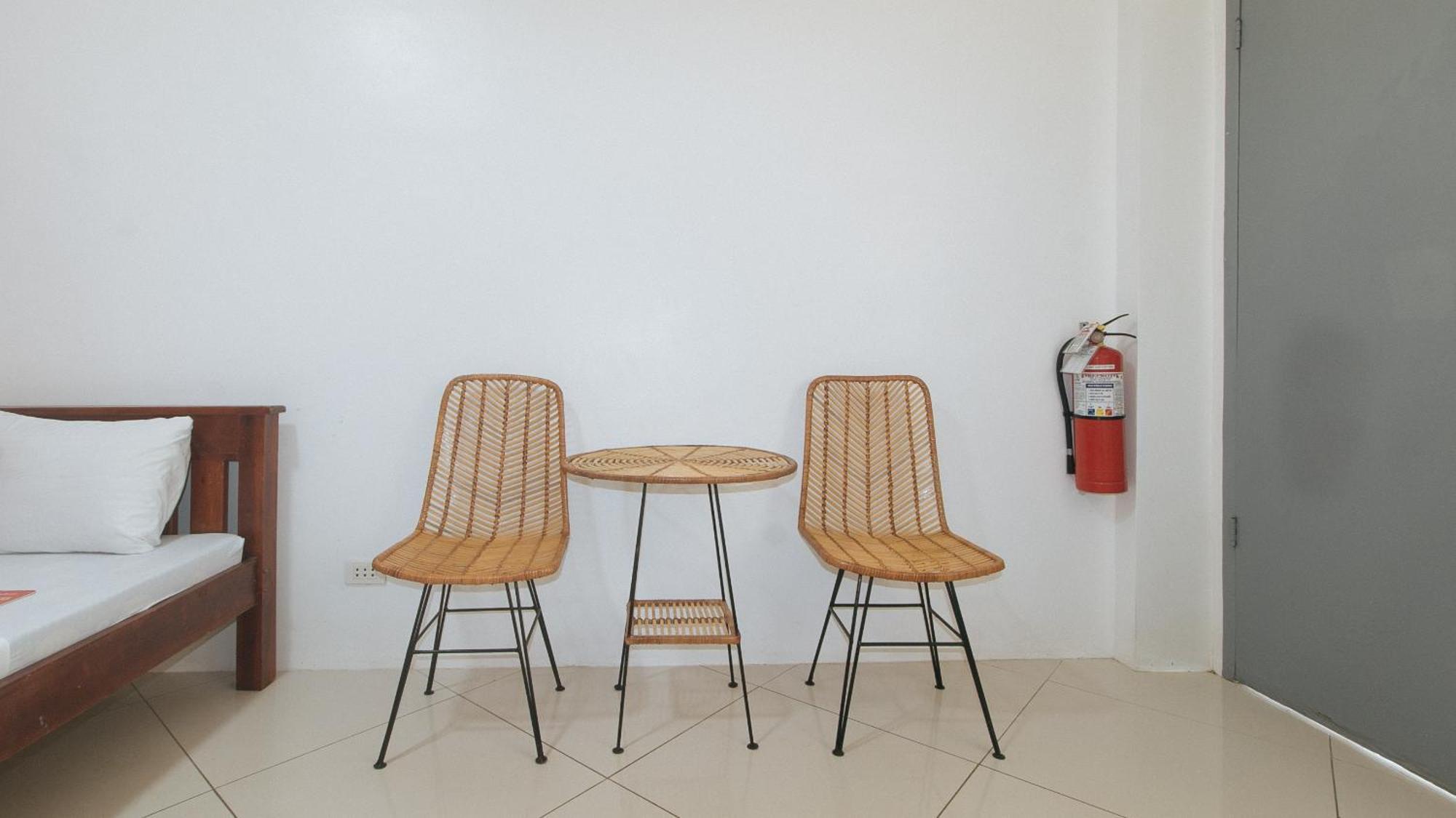 Reddoorz At Fat J Apartelle Mactan Cebu Екстериор снимка