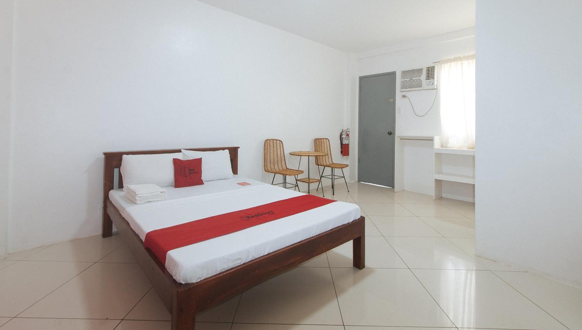 Reddoorz At Fat J Apartelle Mactan Cebu Екстериор снимка