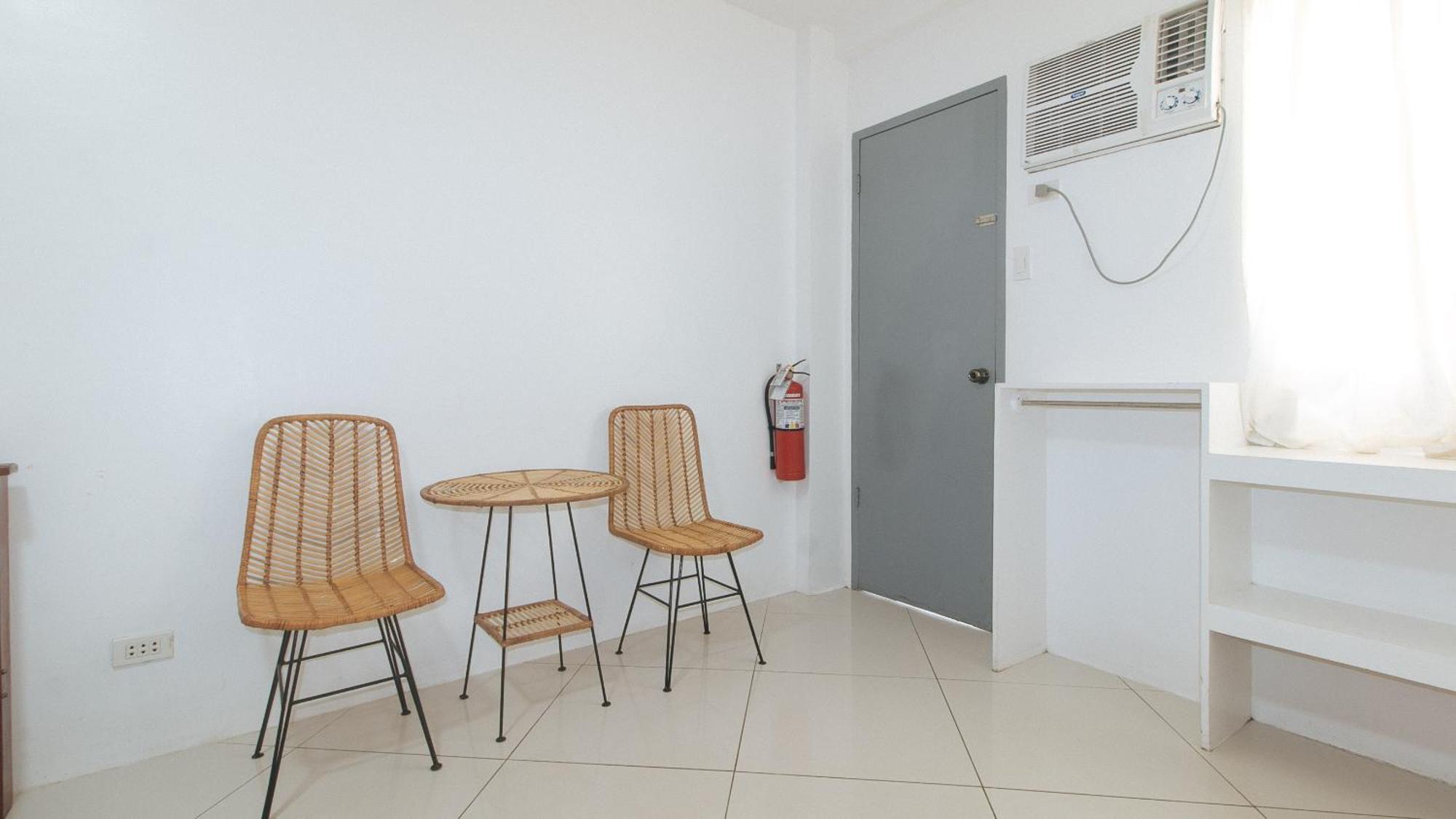 Reddoorz At Fat J Apartelle Mactan Cebu Екстериор снимка