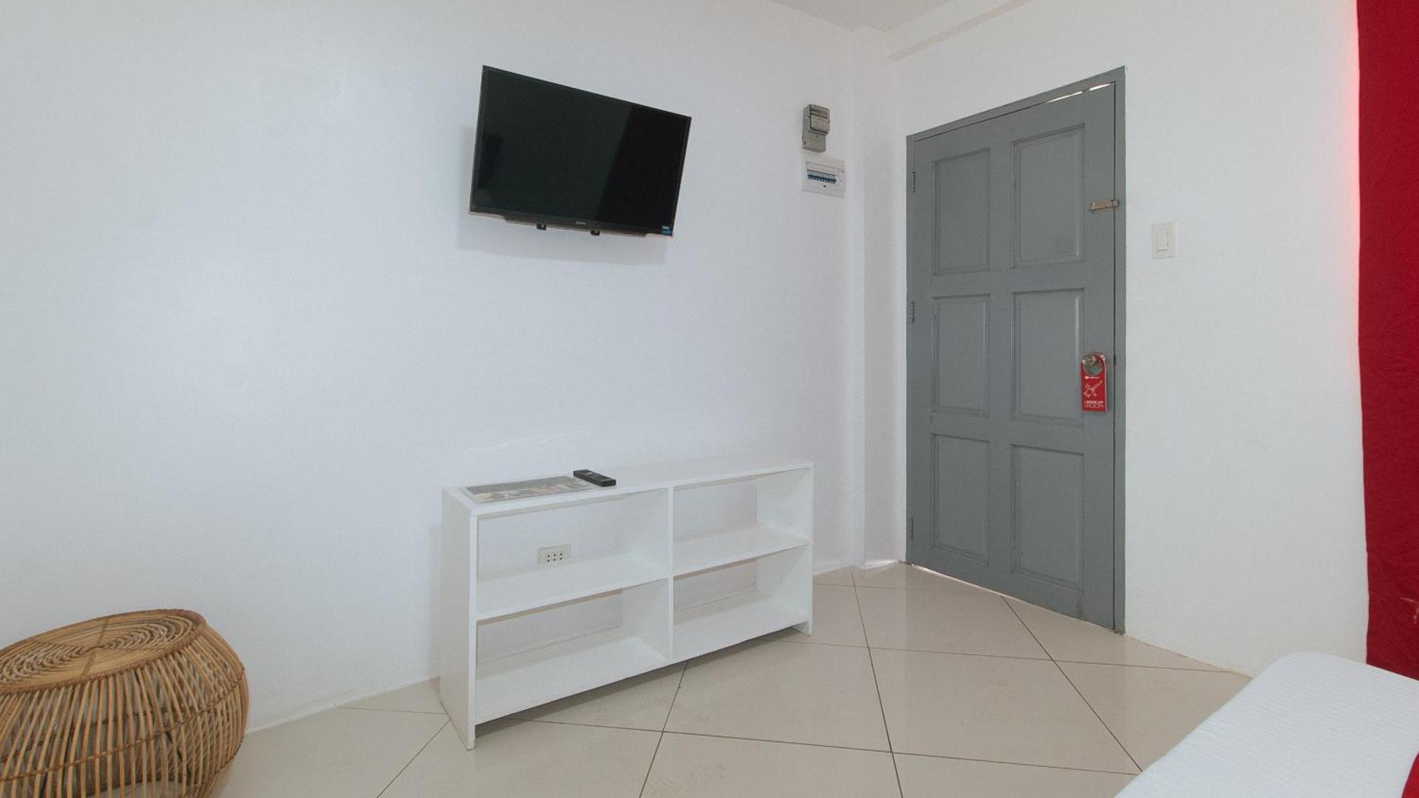 Reddoorz At Fat J Apartelle Mactan Cebu Екстериор снимка